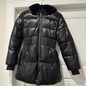 Girl’s Black shiny Puffer Jacket with soft faux fur trimmed hood. New! Size 14.